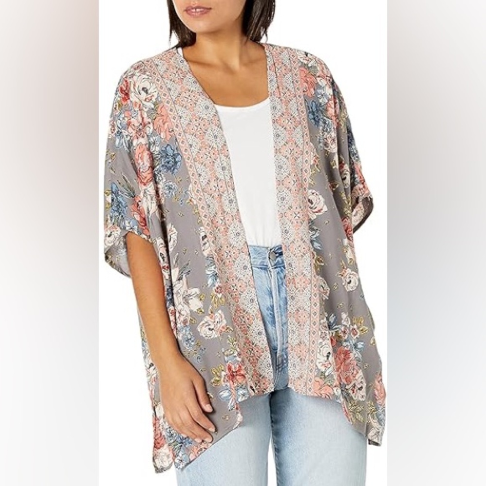 Floral Kimono Size Small, fits up to XL, length is 31”